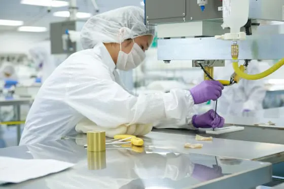 Image showing employee working in production area done by Hodess for Merck & Co